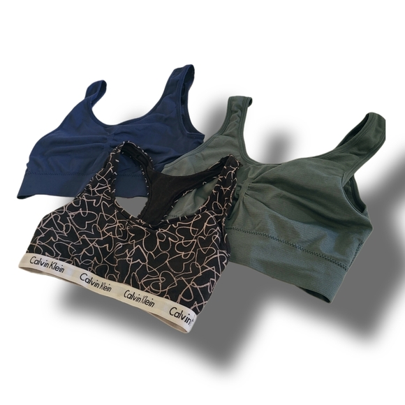 🌿Bra Lot of 3 Women's Small/Medium Sports Bras in Blue, Green, Black & White - Picture 2 of 6